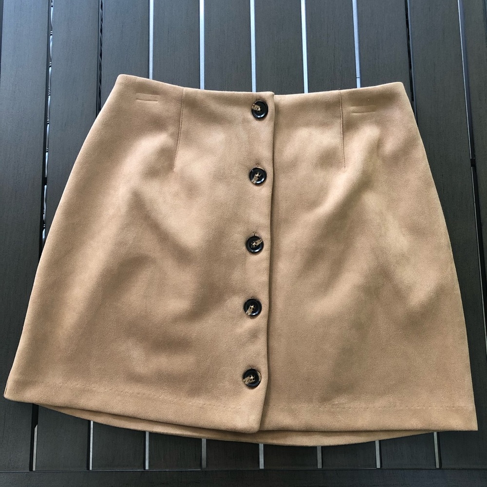 WILD FABLE FAUX SUEDE BUTTON MINI SKIRT!!